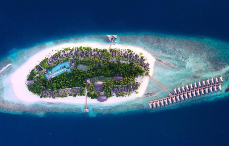 Volo + Hotel Bologna - Atollo di Baa - Dreamland Unique Sea and Lake Resort Spa da 1700.3€