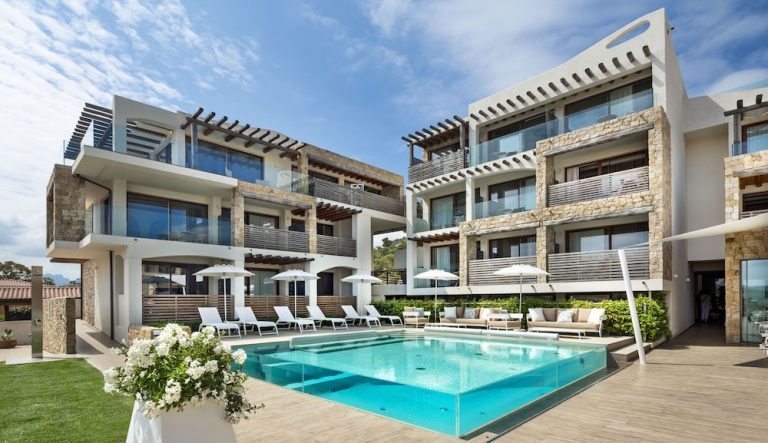 Volo + Hotel Napoli - Baja Sardinia - Sandalia Boutique Hotel - Adults Only da 893.59€