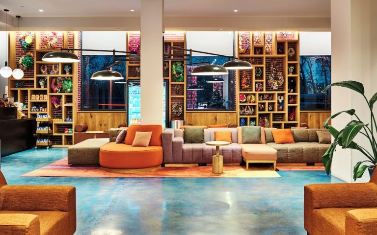 Volo + Hotel Bari - Bronx - Radio Hotel da 828.63€