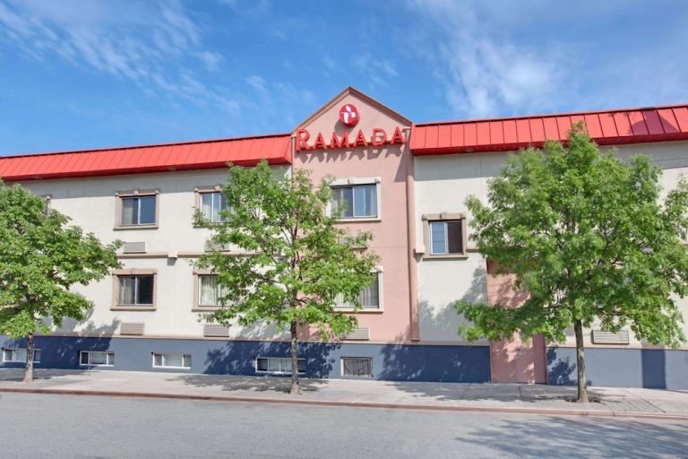 Volo + Hotel Bologna - Bronx - Ramada by Wyndham Bronx da 778.99€