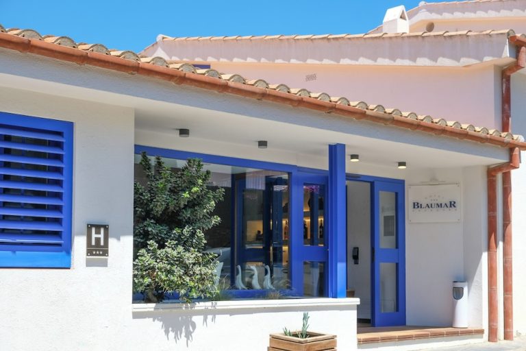 Volo + Hotel Bologna - Cadaqués - Hotel Blaumar Cadaqués by Fimedhotels da 468.75€