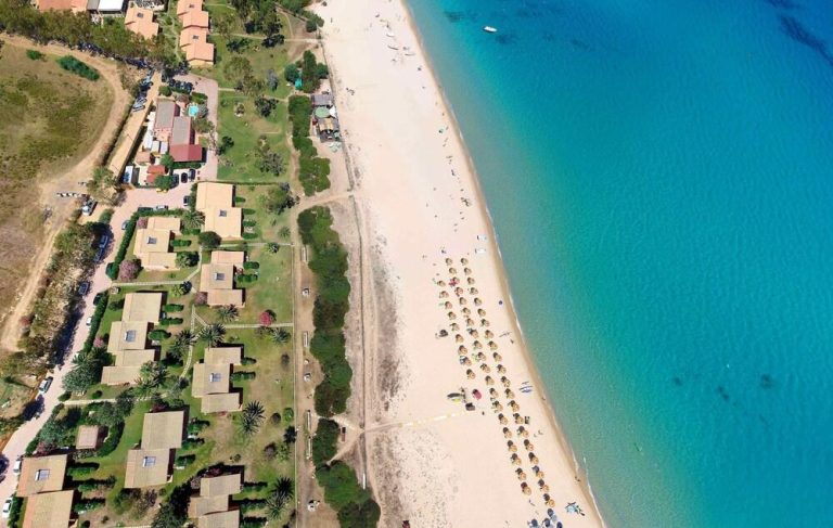 Volo + Hotel Genova - Castiadas - Villaggio Piscina Rei da 289.07€