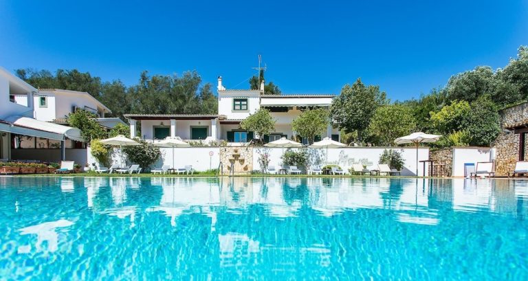Volo + Hotel Genova - Dassia, Corfù - Paradise Inn da 544.06€