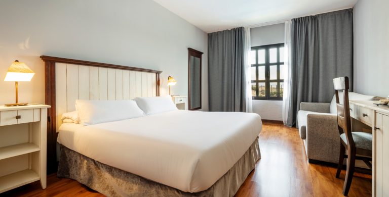 Volo + Hotel Genova - Fuengirola - Ilunion Hacienda de Mijas da 829.67€