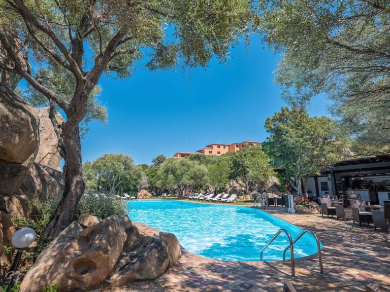 Volo + Hotel Bari - Golfo Aranci - Hotel Rocce Sarde da 709.16€
