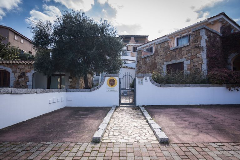 Volo + Hotel Milano - Golfo Aranci - Residenze Il Girasole da 196.51€