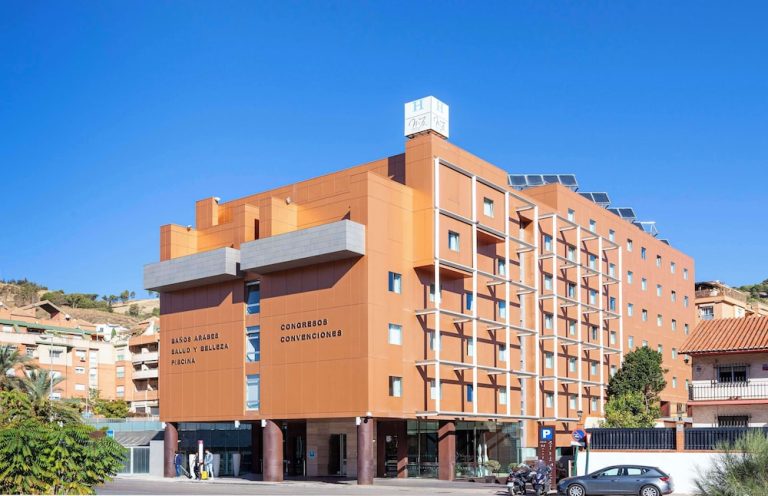 Volo + Hotel Bologna - Granada - Hotel Macià Real De La Alhambra da 746.63€