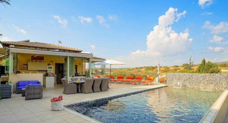 Volo + Hotel Napoli - Kouklia - Stunning 3 bedroom villa 'JZ02' with private pool, beautiful interiors, communal pool and resort facilities, Zephyros Village, Aphrodite Hills da 2216.6€