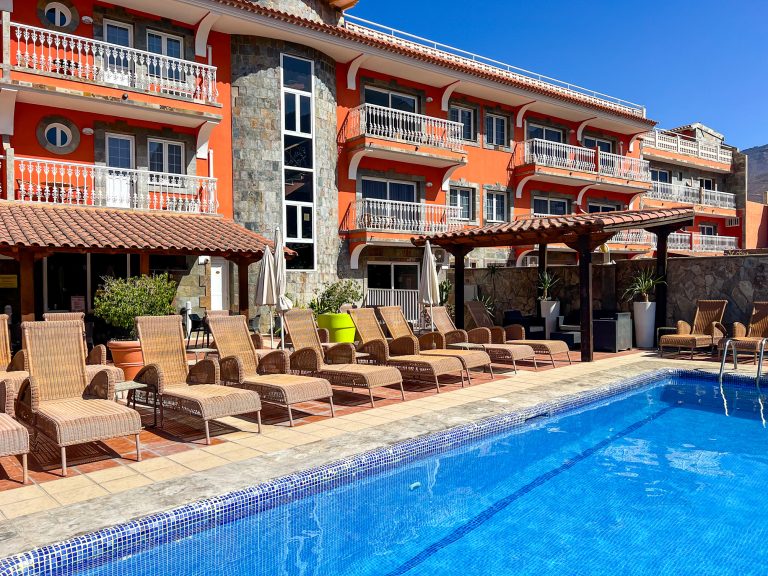 Volo + Hotel Milano - La Aldea de San Nicolas de Tolentino - Hotel La Aldea Suites da 386.96€