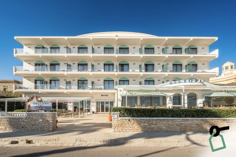 Volo + Hotel Genova - Leuca - HOTIDAY Leuca Lungomare da 691.3€