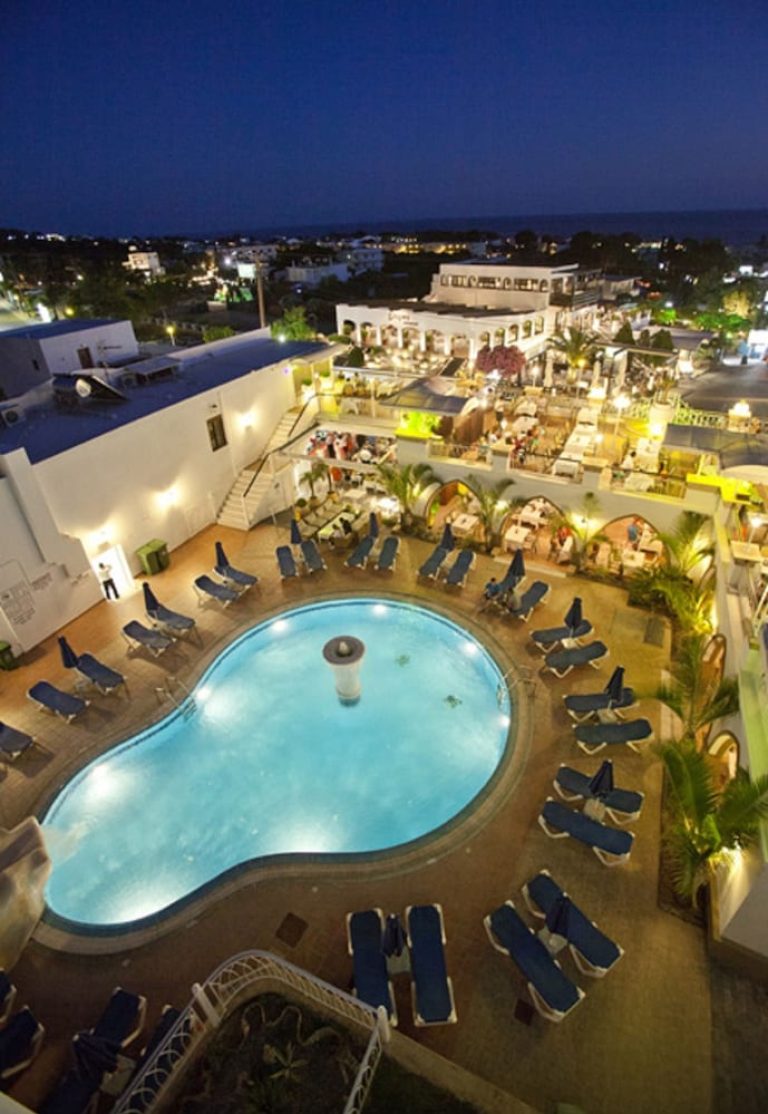 Volo + Hotel Bologna - Lindos - Pefkos Beach Studios & Apartments da 425.89€