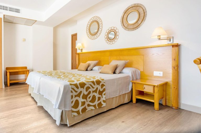 Volo + Hotel Milano - Magaluf - Ona Palmira Paradise da 172.27€