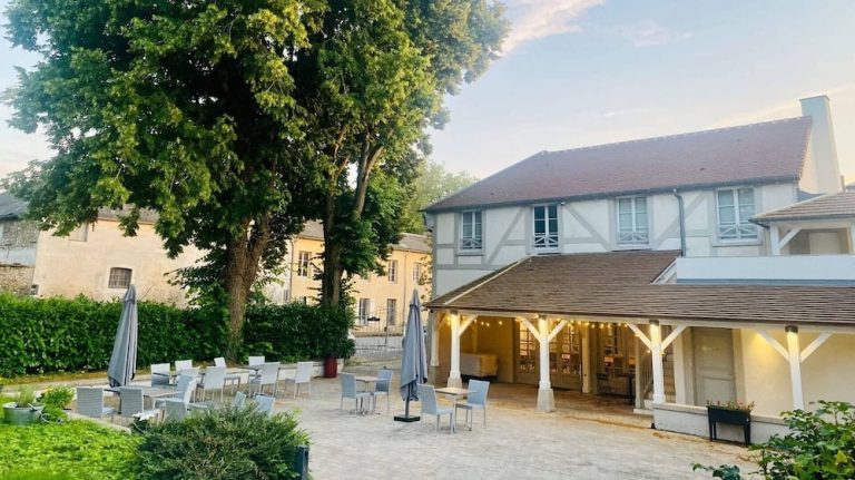 Volo + Hotel Milano - Magny-le-Hongre - Hôtel du Cheval Blanc - Paris Marne La Vallée da 156.45€