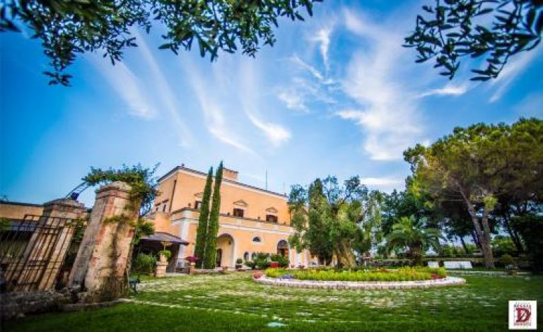 Volo + Hotel Bari - Manduria - Relais Reggia Domizia da 1117.82€