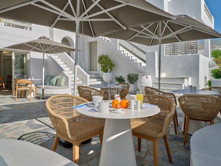 Volo + Hotel Bologna - Naousa, Paros - Kandiani Bleu Ciel da 1866.18€