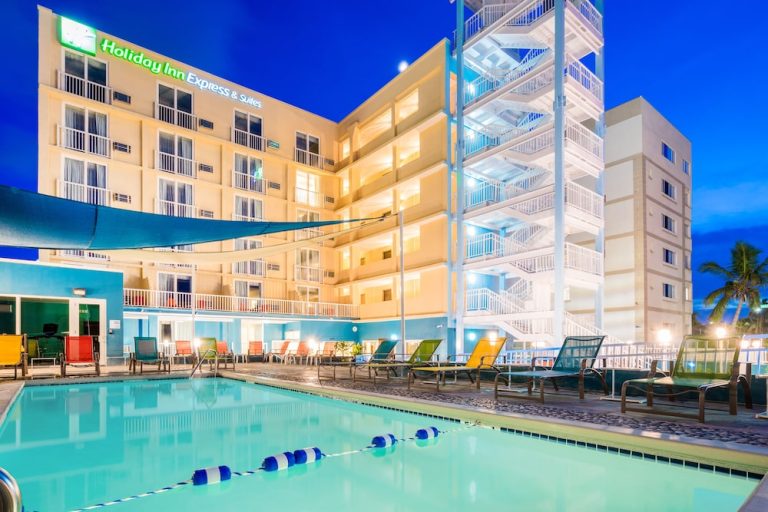 Volo + Hotel Bologna - Nassau (Bahamas), Caraibi - Holiday Inn Express & Suites NASSAU by IHG da 1345.34€