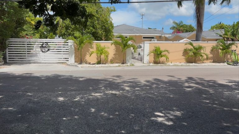 Volo + Hotel Bologna - Nassau (Bahamas), Caraibi - Sandelwood Studios' da 999.66€