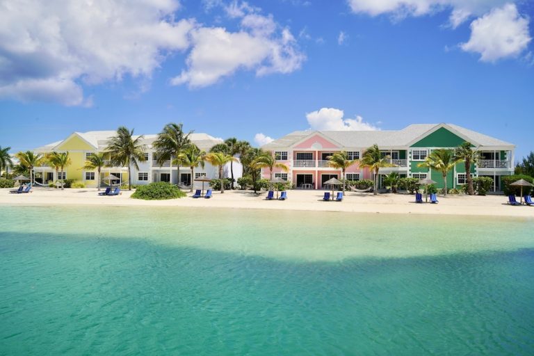 Volo + Hotel Firenze - Nassau (Bahamas), Caraibi - Sandyport Beach Resort da 2181.23€