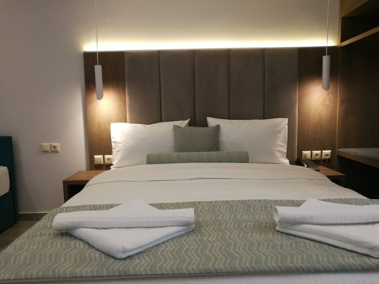 Volo + Hotel Milano - Nikiti - 4- you Family da 193.2€