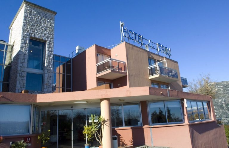 Volo + Hotel Bari - Nizza - Hôtel Du Baou da 324.39€