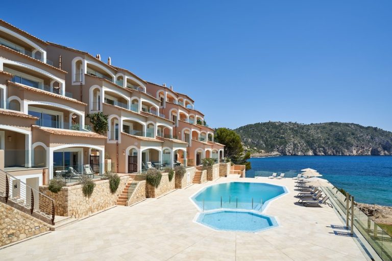 Volo + Hotel Bari - Paguera - Bahia Suites Camp de Mar da 789.84€