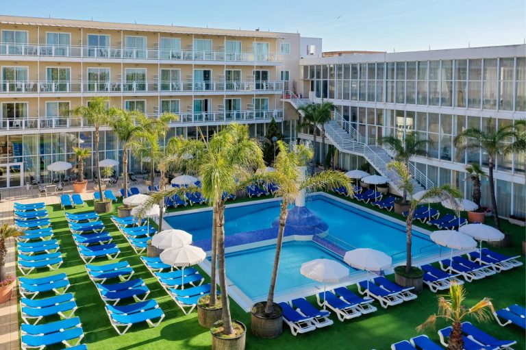 Volo + Hotel Napoli - Platja D'Aro - htop Platja Park #htopFun da 371.52€