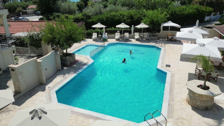 Volo + Hotel Bologna - Polychrono - Leonidas Apartments and suites da 458.63€
