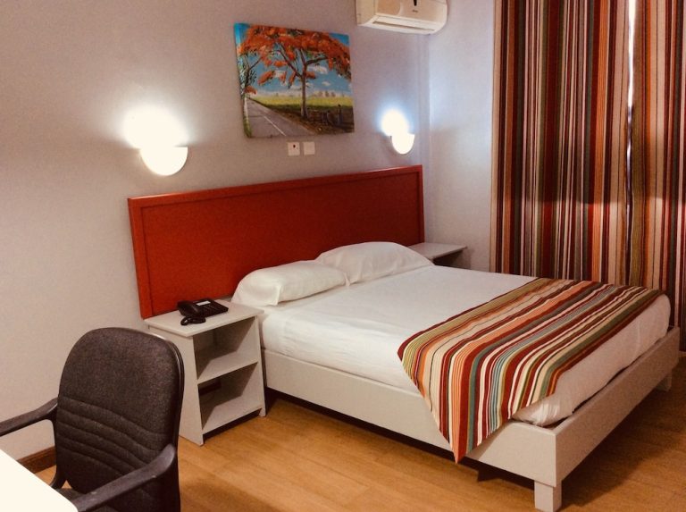 Volo + Hotel Bari - Port Louis - Champ de Mars B&B da 1528.38€