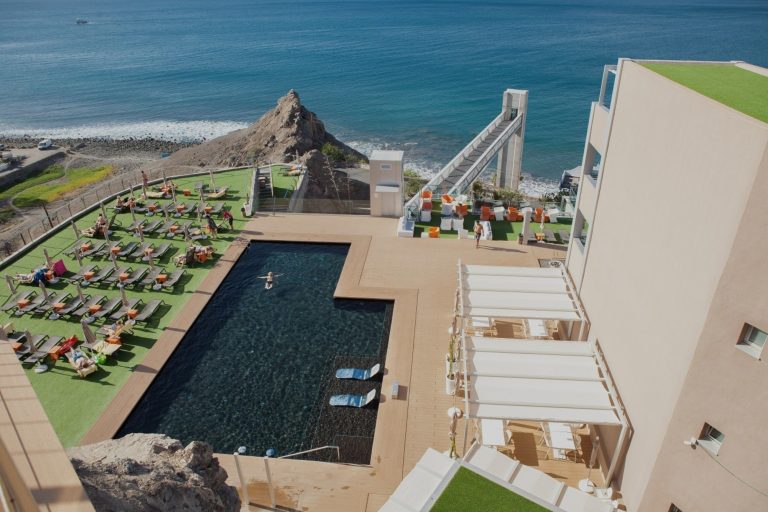 Volo + Hotel Cagliari - Puerto Rico - Riviera Vista da 536.07€