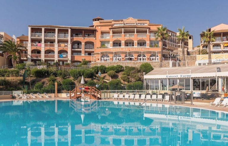 Volo + Hotel Bologna - Saint-Raphaël, Provence-Alpes-Côte d'Azur - Hôtel de l'Esterel Pierre & Vacances da 761.1€