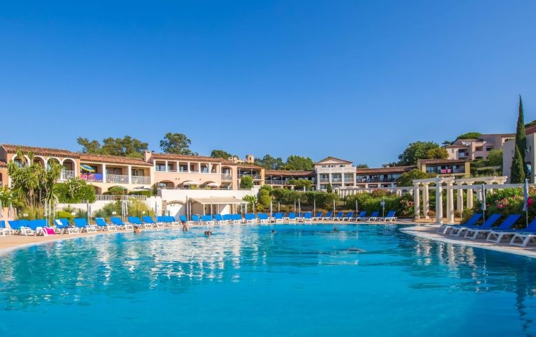 Volo + Hotel Milano - Saint-Tropez - Résidence Pierre & Vacances Les Parcs de Grimaud da 365.49€