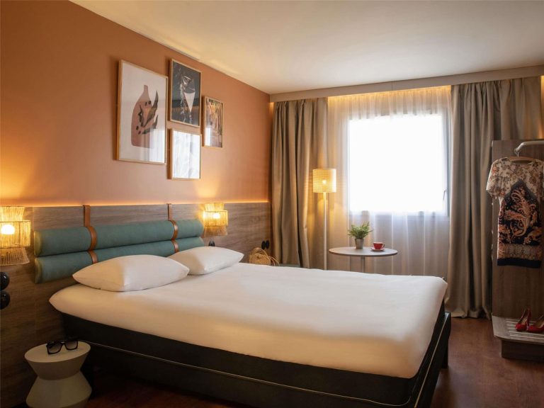 Volo + Hotel Bologna - Saint-Tropez - ibis Golfe de Saint-Tropez da 1095.24€