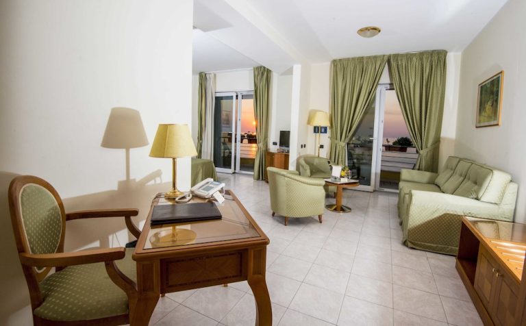 Volo + Hotel Bologna - Scilla - Grand Hotel Victoria da 156.93€