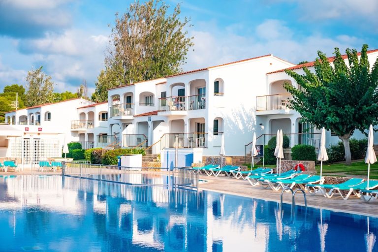 Volo + Hotel Milano - Son Bou - Seth Mestral & Llebeig da 256€