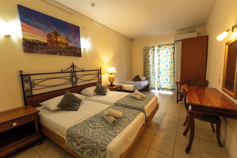 Volo + Hotel Catania - St. Julianʼs - Qawra Point Holiday Complex da 142.08€