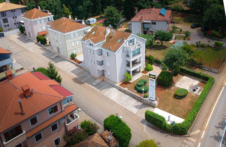 Volo + Hotel Bologna - Umag - Apartments and Rooms Degra da 542.61€