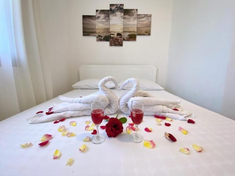 Volo + Hotel Catania - Valona - Arlinds Apartaments da 207.99€