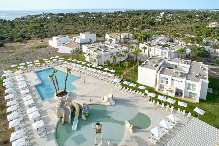 Volo + Hotel Bari - Calas de Mallorca - Iberostar Waves Cala Domingos -All Inclusive da 1089.49€