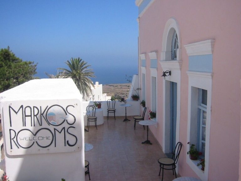 Volo + Hotel Firenze - Fira - Marcos Rooms da 585.15€