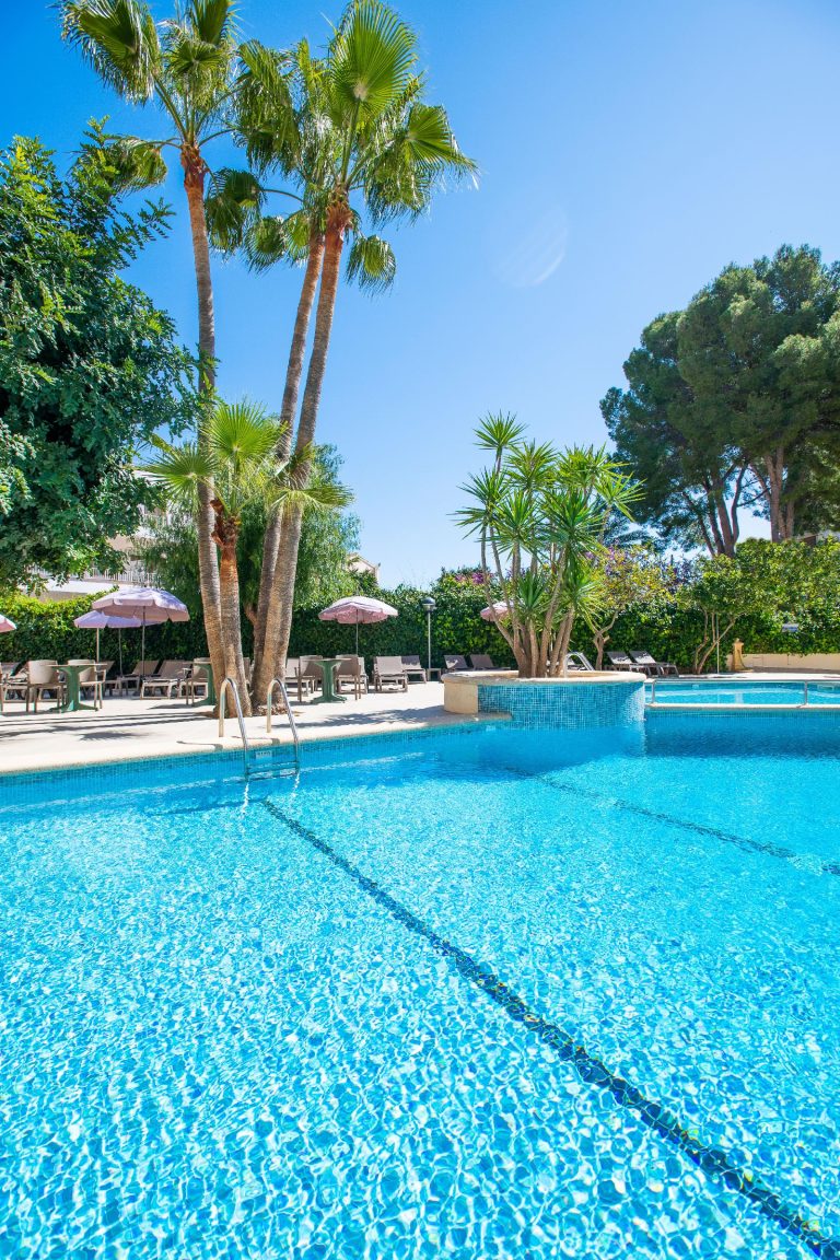 Volo + Hotel Brindisi - Magaluf - Flor Los Almendros Hotel and Apartaments da 833.6€