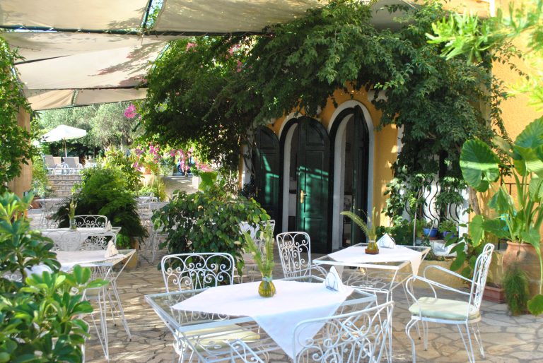 Volo + Hotel Brindisi - Moraḯtika - Hotel Helios Splendid da 825.07€