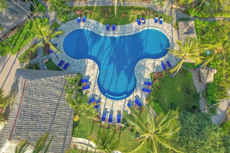 Volo + Hotel Brindisi - Paje - Breezes Beach Club and Spa da 3652.33€