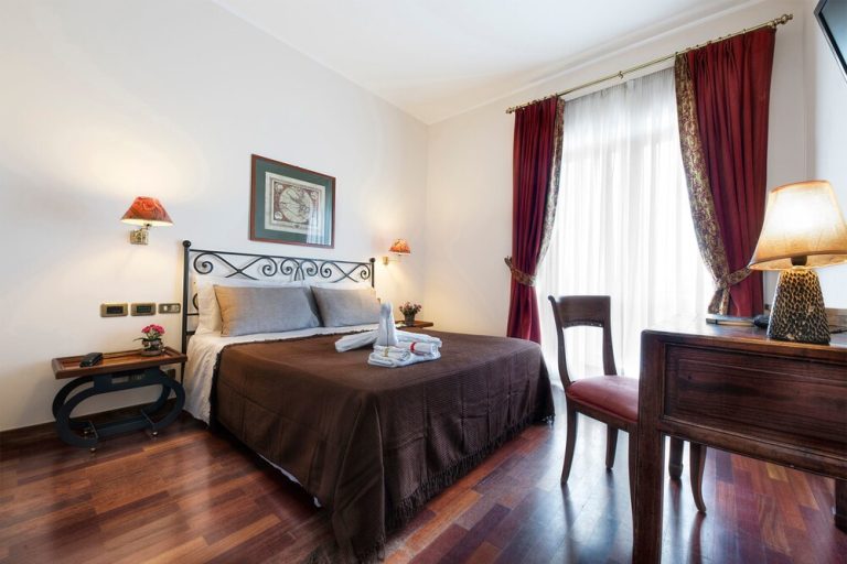 Volo + Hotel Firenze - Roma - Colony Hotel da 249.08€