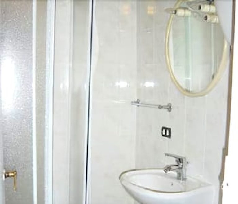 Volo + Hotel Brindisi - Roma - Soggiorno Emanuela da 205.1€