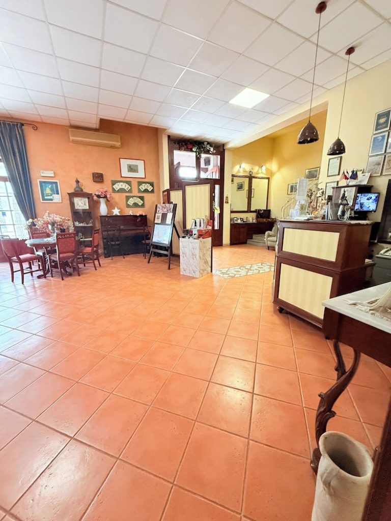 Volo + Hotel Genova - Sicilia Est - Catania, Taormina, Siracusa, Noto, Mare Italia - Hotel Archimede Ortigia da 169.9€