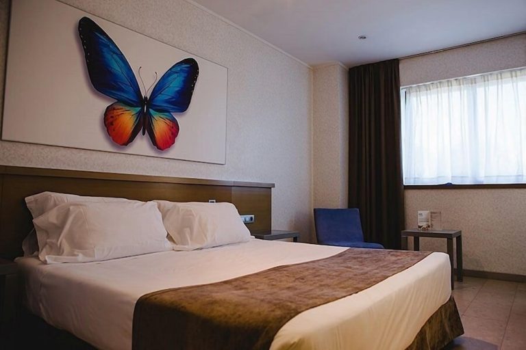 Volo + Hotel Brindisi - Costa di Valencia, Spagna - Hotel Mas Camarena da 394.36€