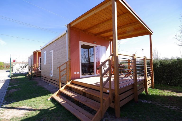 Volo + Hotel Cagliari - Verona - Camping Verona Village da 201.69€
