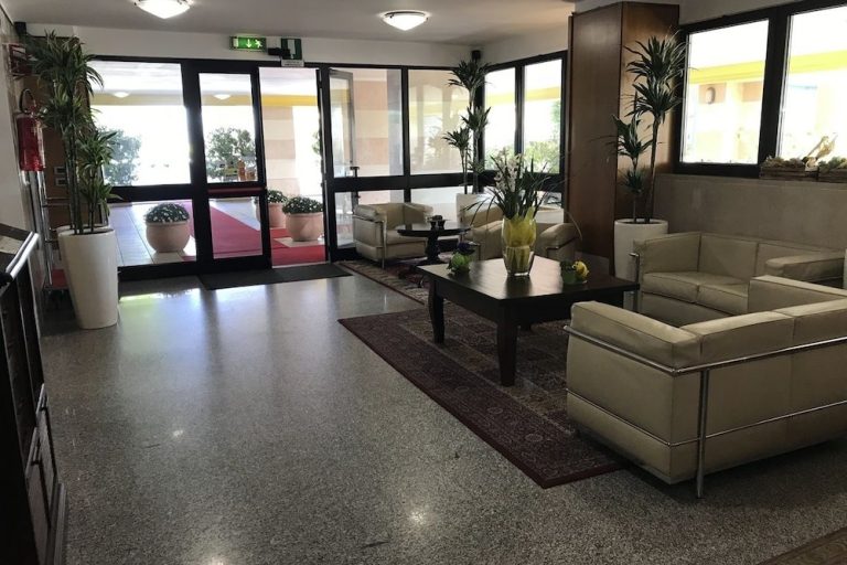 Volo + Hotel Cagliari - Verona - Residence Viale Venezia da 212.71€