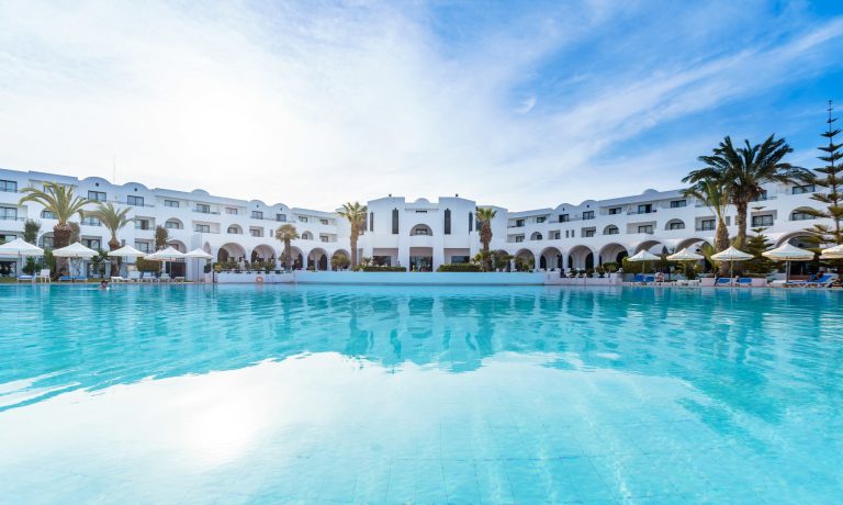 Volo + Hotel Milano - Aghīr - Club Palm Azur Families and Couples da 693.04€