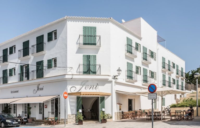 Volo + Hotel Firenze - Arenal D'En Castell - Hotel Jeni & Restaurant da 613.77€